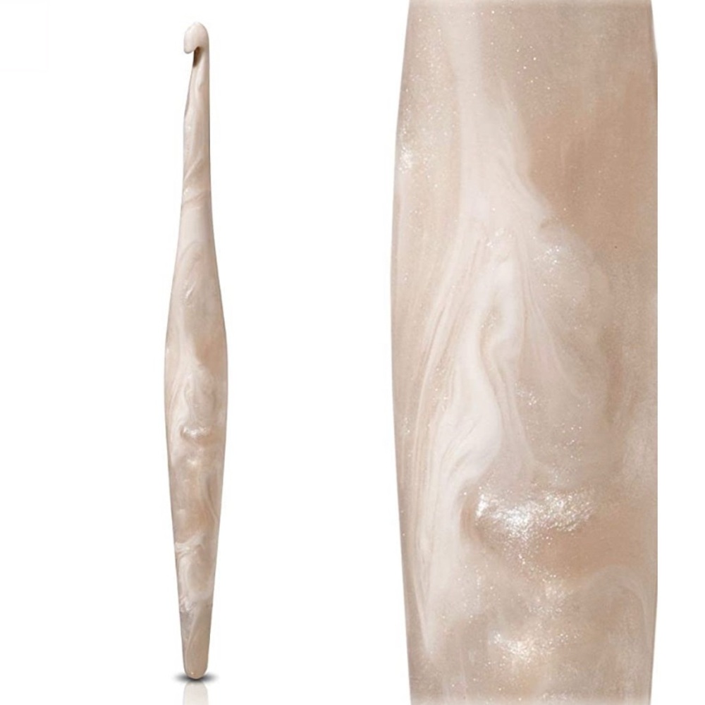 FURLS Streamline Swirl Cream Crochet Hook J (6.0)   NWOT